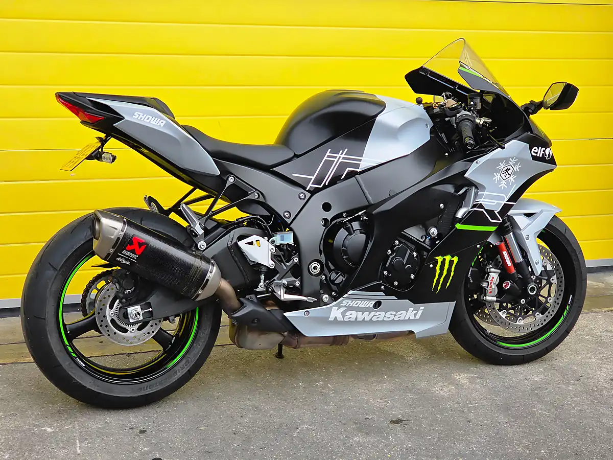 Used 2023 Kawasaki Ninja ZX-10R Performance Edition Black - Interior and Exterior details 3