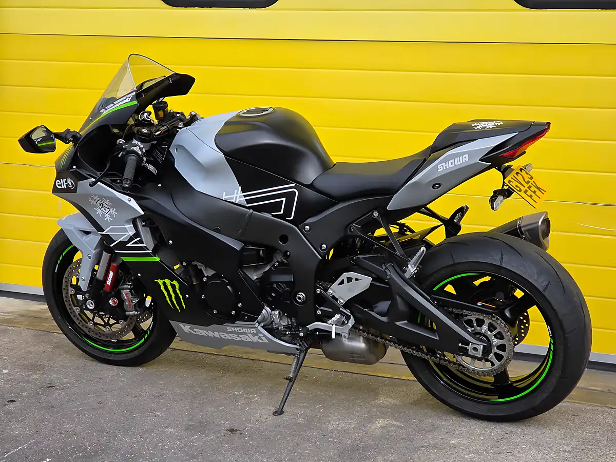 Used 2023 Kawasaki Ninja ZX-10R Performance Edition Black - Interior and Exterior details 6
