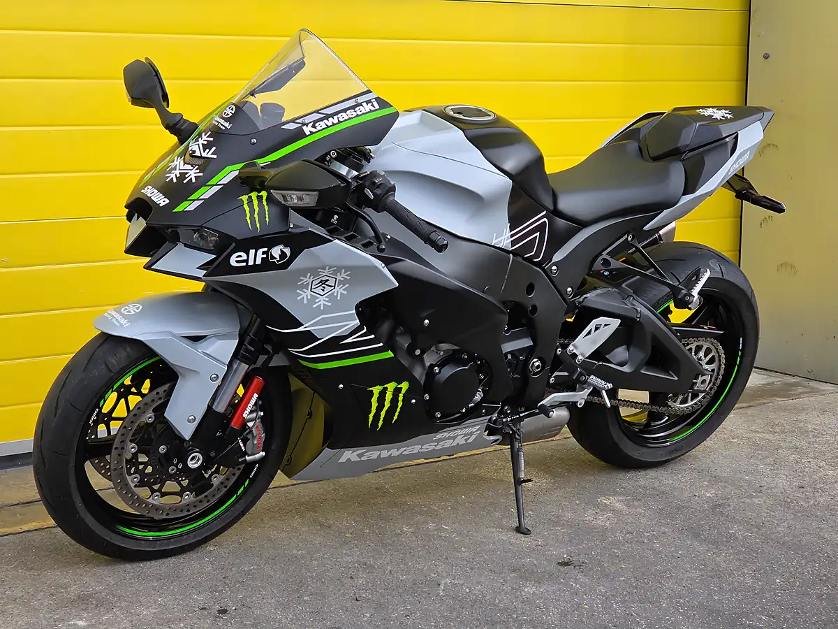 Used 2023 Kawasaki Ninja ZX-10R Performance Edition Black - Interior and Exterior details 7