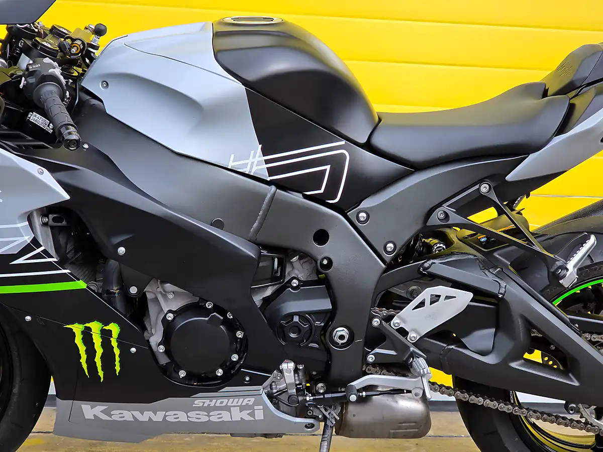Used 2023 Kawasaki Ninja ZX-10R Performance Edition Black - Interior and Exterior details 9