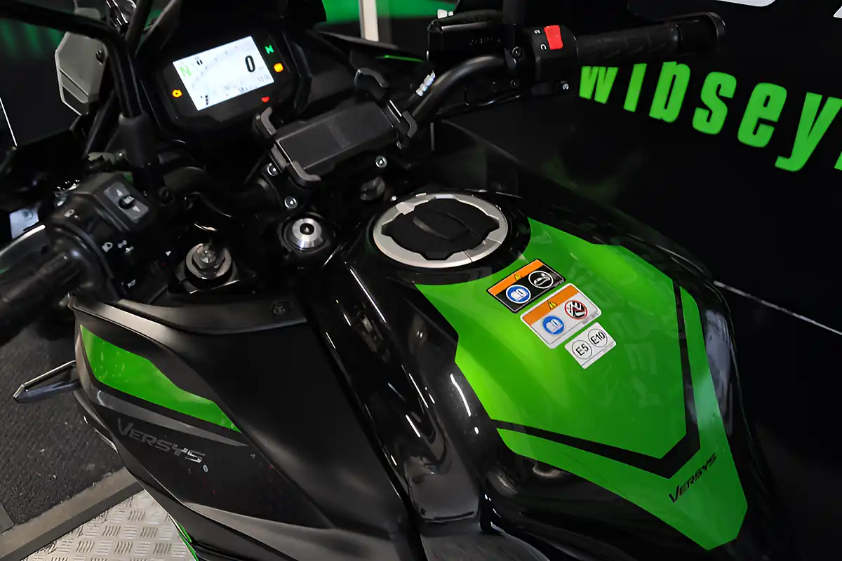 Used 2023 Kawasaki Versys 650 Green - Interior and Exterior details 10