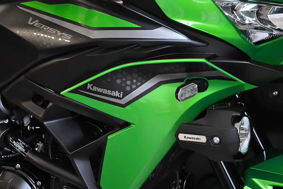 Used 2023 Kawasaki Versys 650 Green - Interior and Exterior details 20