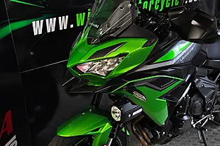 Used 2023 Kawasaki Versys 650 Green - Interior and Exterior details 3