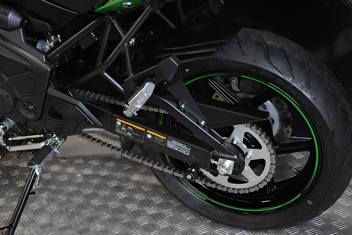Used 2023 Kawasaki Versys 650 Green - Interior and Exterior details 9
