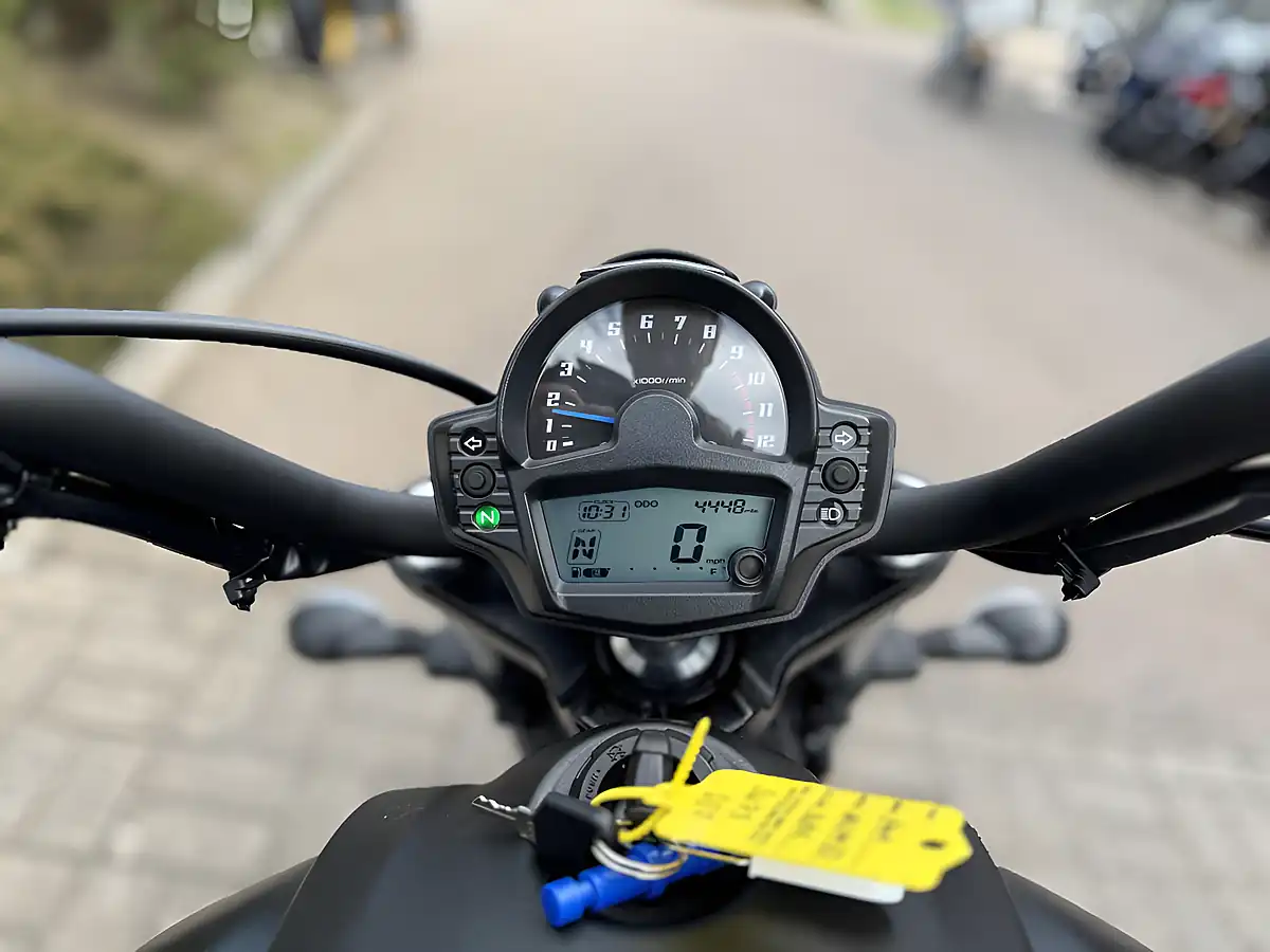 Used 2023 Kawasaki Vulcan S Grey - Interior and Exterior details 10