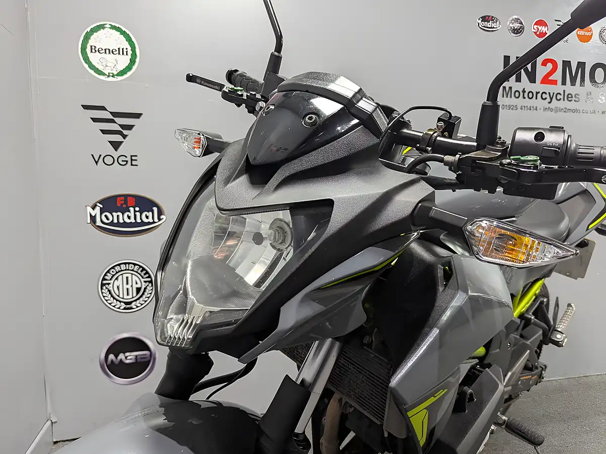 Used 2023 Kawasaki Z125 Grey - Interior and Exterior details 10