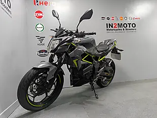 Used 2023 Kawasaki Z125 Grey - Interior and Exterior details 11