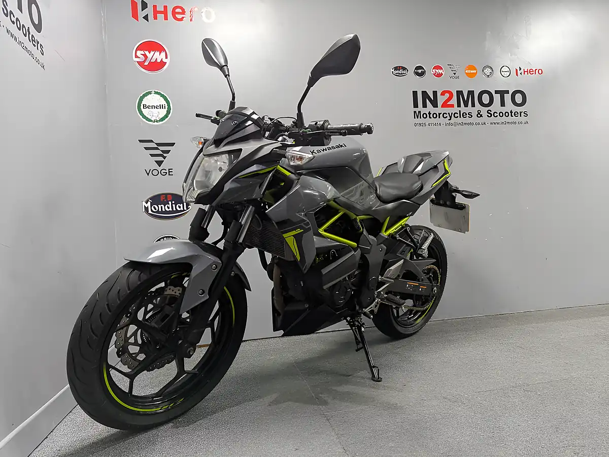 Used 2023 Kawasaki Z125 Grey - Interior and Exterior details 11