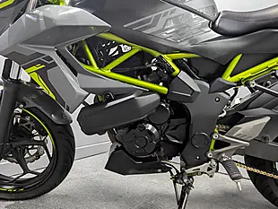 Used 2023 Kawasaki Z125 Grey - Interior and Exterior details 13