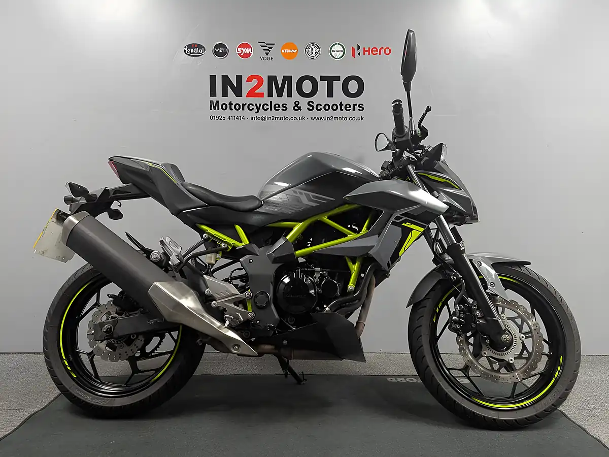 Used 2023 Kawasaki Z125 Grey - Interior and Exterior details 2