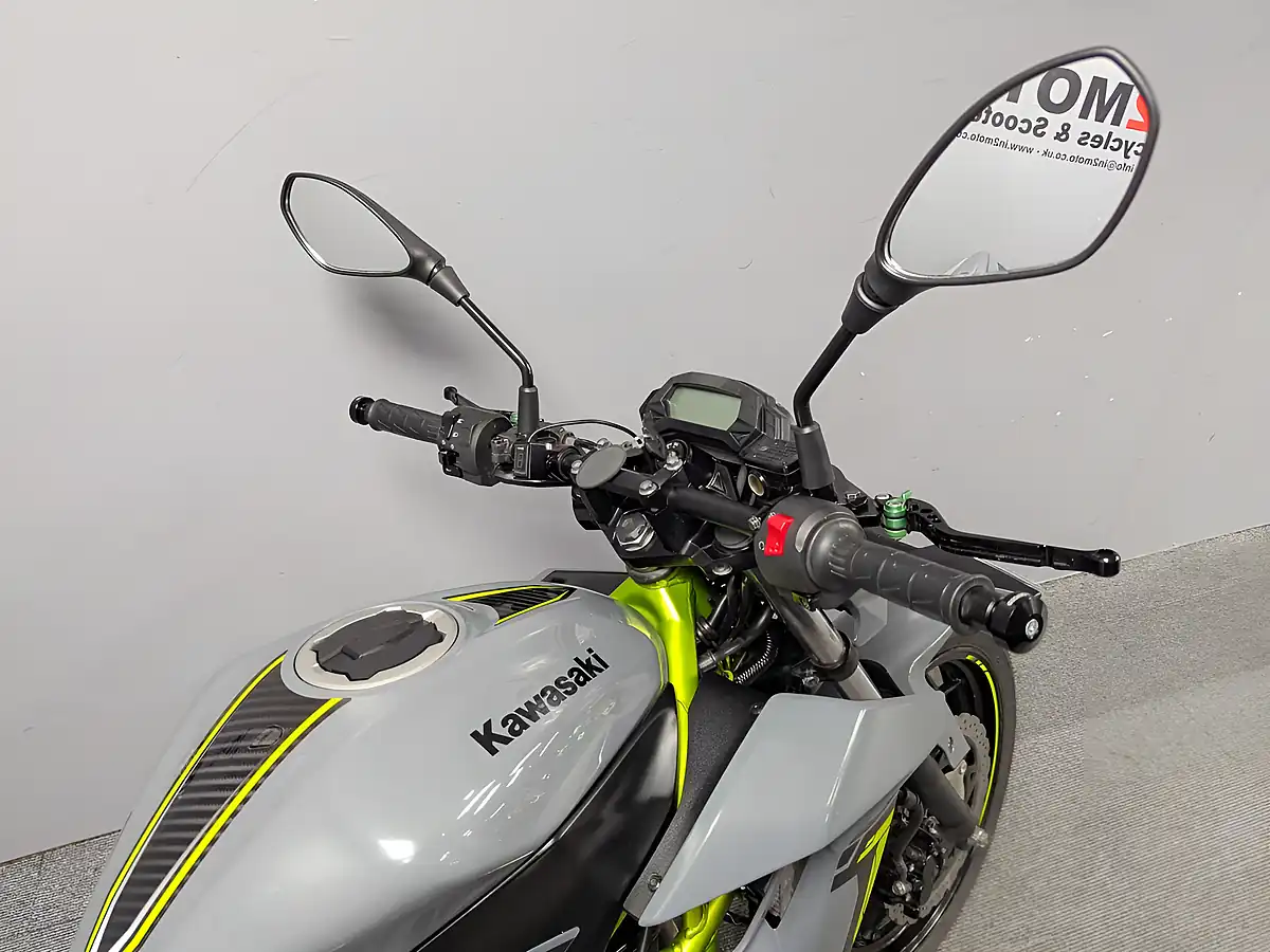 Used 2023 Kawasaki Z125 Grey - Interior and Exterior details 20