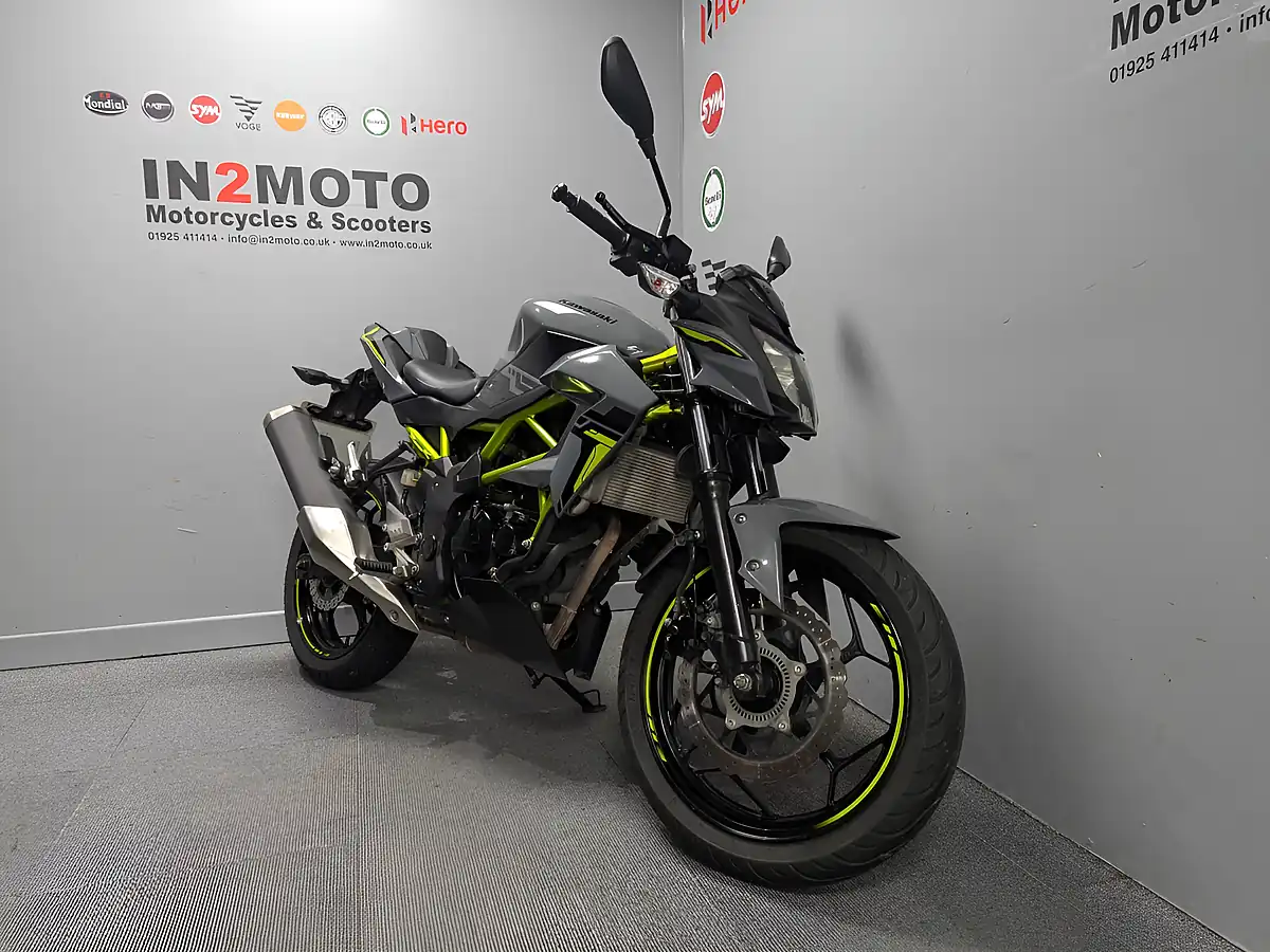 Used 2023 Kawasaki Z125 Grey - Interior and Exterior details 3