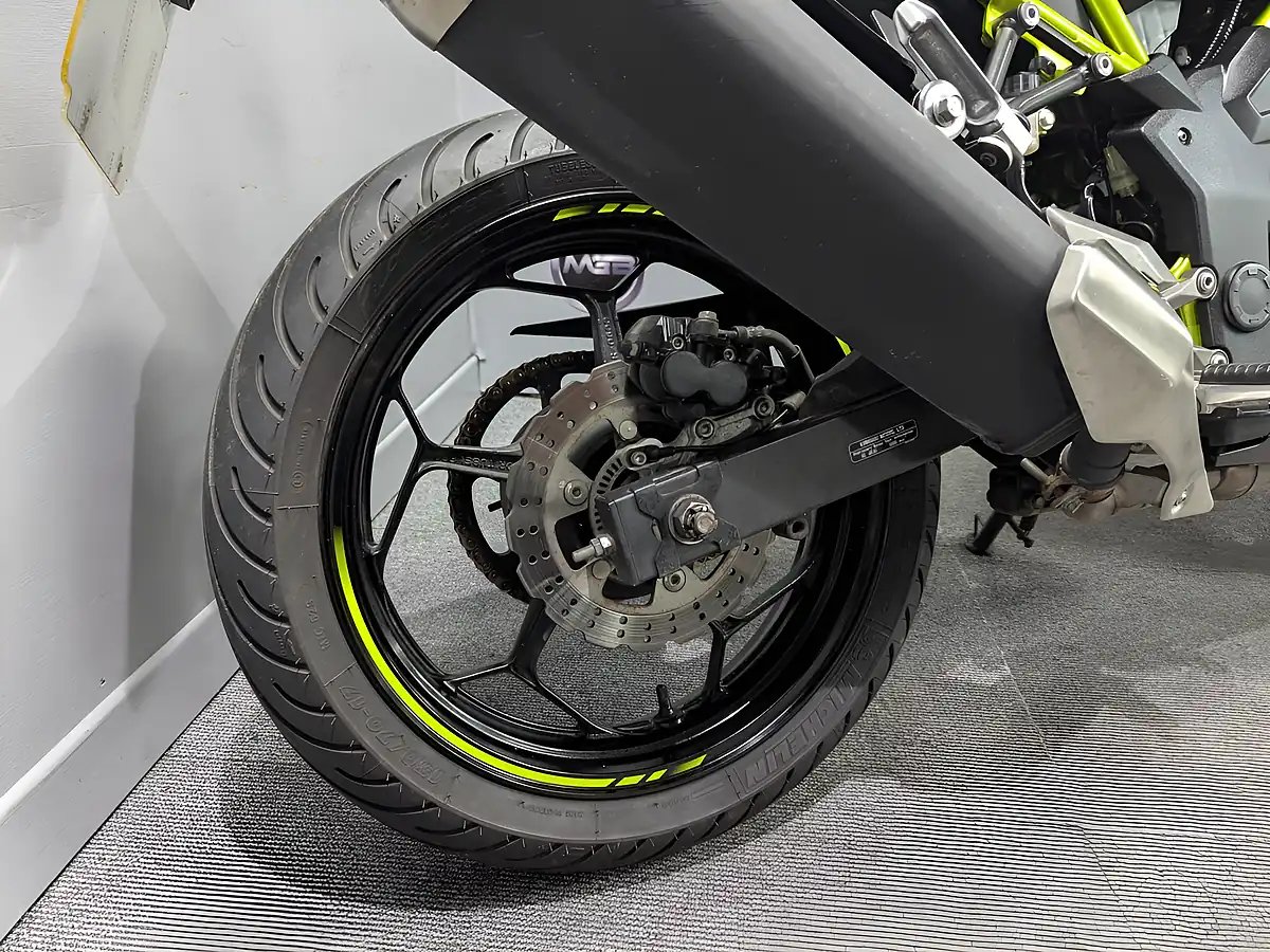 Used 2023 Kawasaki Z125 Grey - Interior and Exterior details 6
