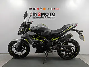 Used 2023 Kawasaki Z125 Grey - Interior and Exterior details 8