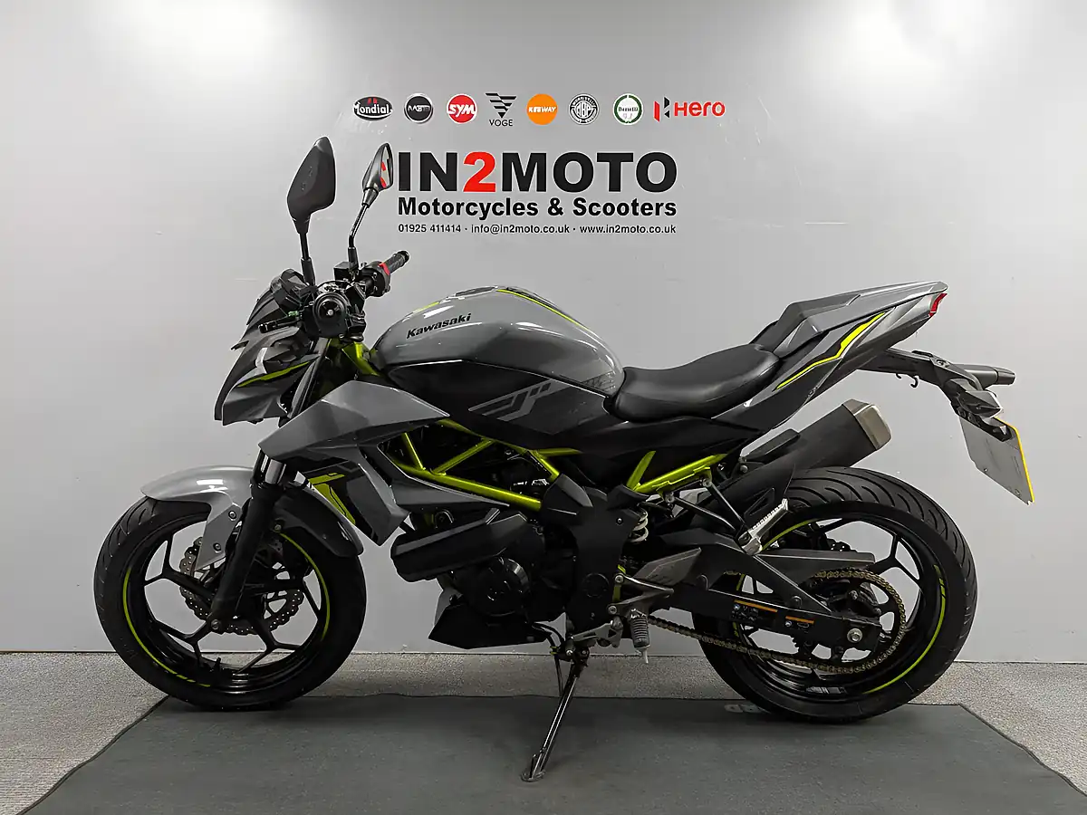 Used 2023 Kawasaki Z125 Grey - Interior and Exterior details 8