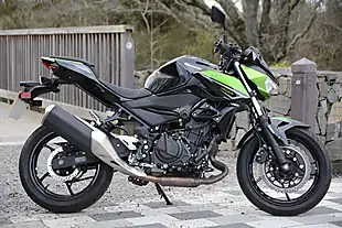 Used 2023 Kawasaki Z400 Supernaked Green - Interior and Exterior details 10