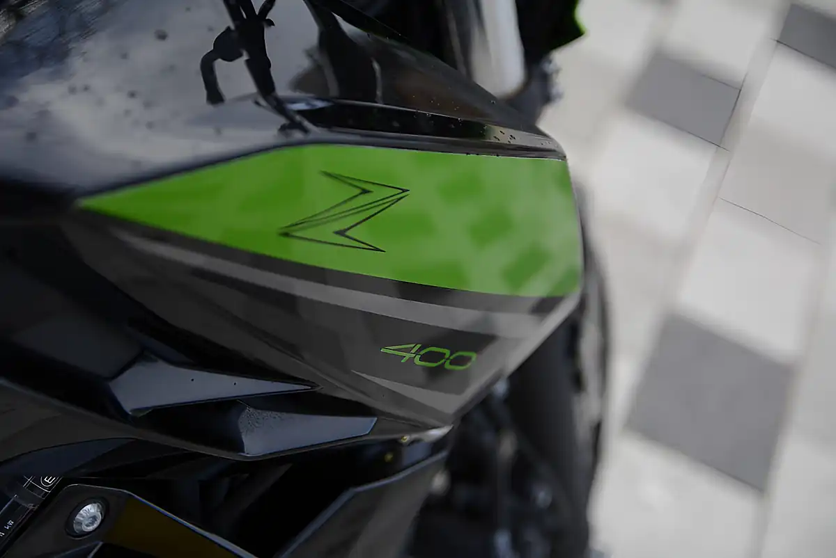 Used 2023 Kawasaki Z400 Supernaked Green - Interior and Exterior details 2