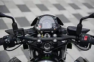Used 2023 Kawasaki Z400 Supernaked Green - Interior and Exterior details 4