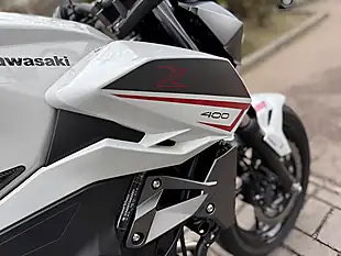 Used 2023 Kawasaki Z400 White - Interior and Exterior details 12