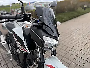 Used 2023 Kawasaki Z400 White - Interior and Exterior details 13