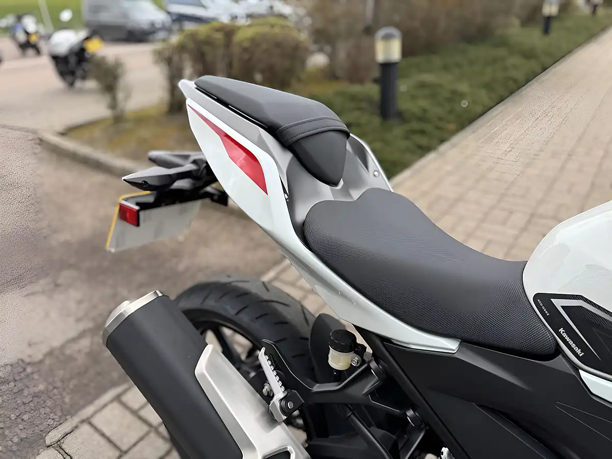 Used 2023 Kawasaki Z400 White - Interior and Exterior details 14
