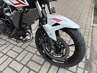Used 2023 Kawasaki Z400 White - Interior and Exterior details 16