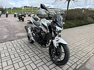 Used 2023 Kawasaki Z400 White - Interior and Exterior details 3