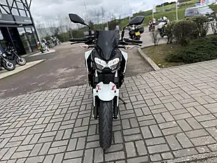 Used 2023 Kawasaki Z400 White - Interior and Exterior details 4
