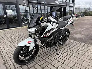 Used 2023 Kawasaki Z400 White - Interior and Exterior details 5