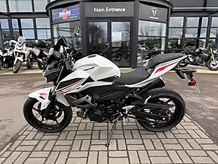 Used 2023 Kawasaki Z400 White - Interior and Exterior details 6