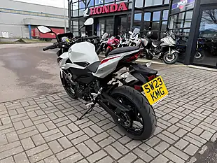 Used 2023 Kawasaki Z400 White - Interior and Exterior details 7