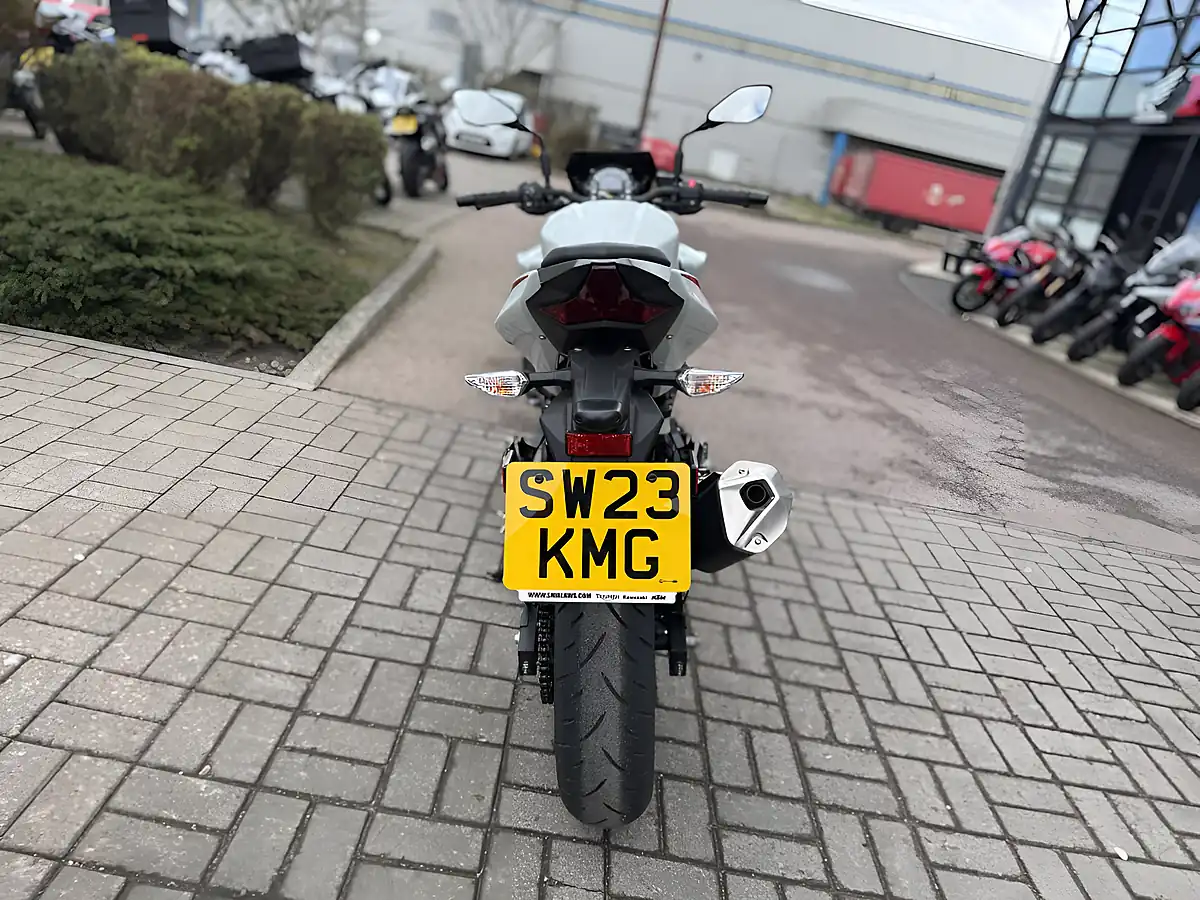 Used 2023 Kawasaki Z400 White - Interior and Exterior details 8