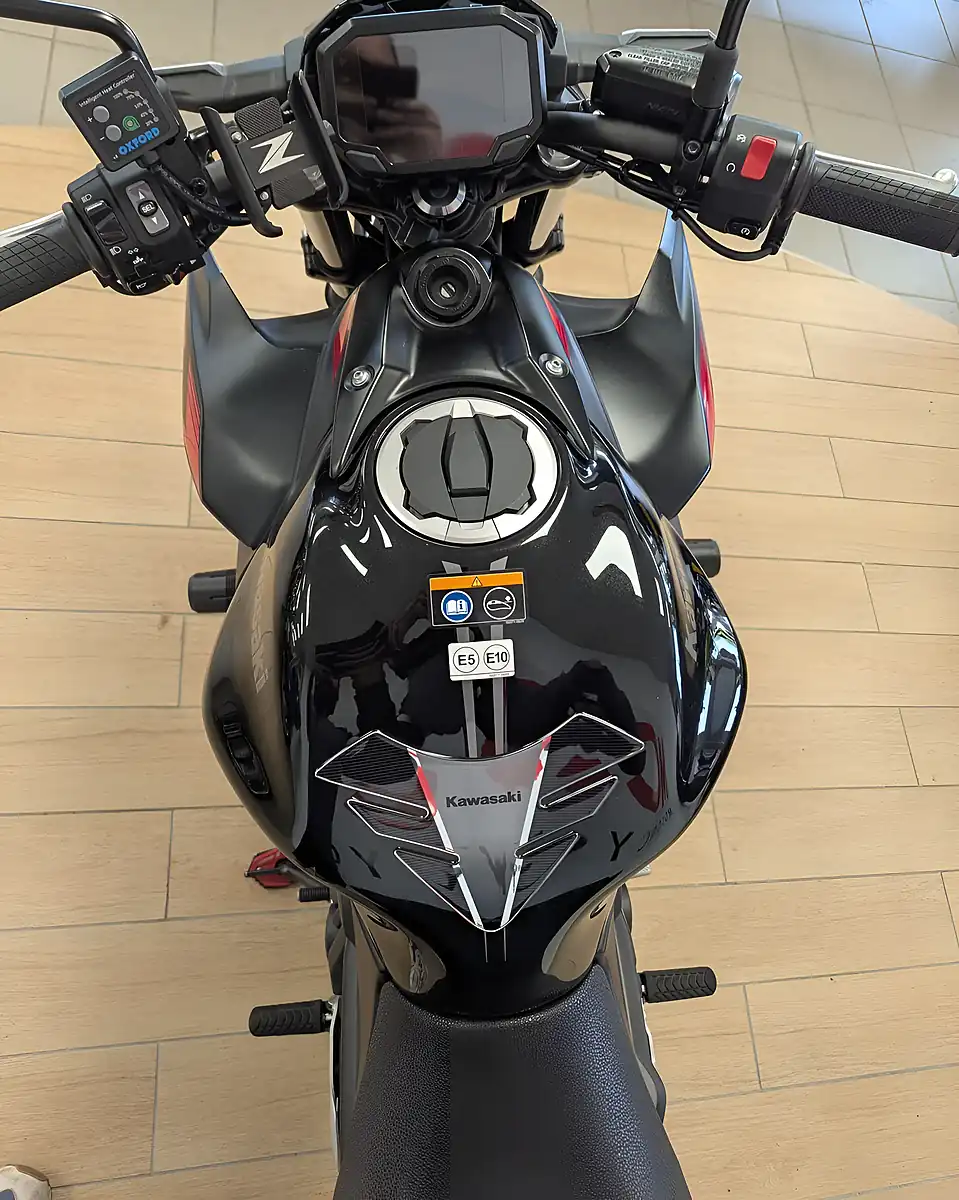 Used 2023 Kawasaki Z650 Supernaked Black - Interior and Exterior details 13