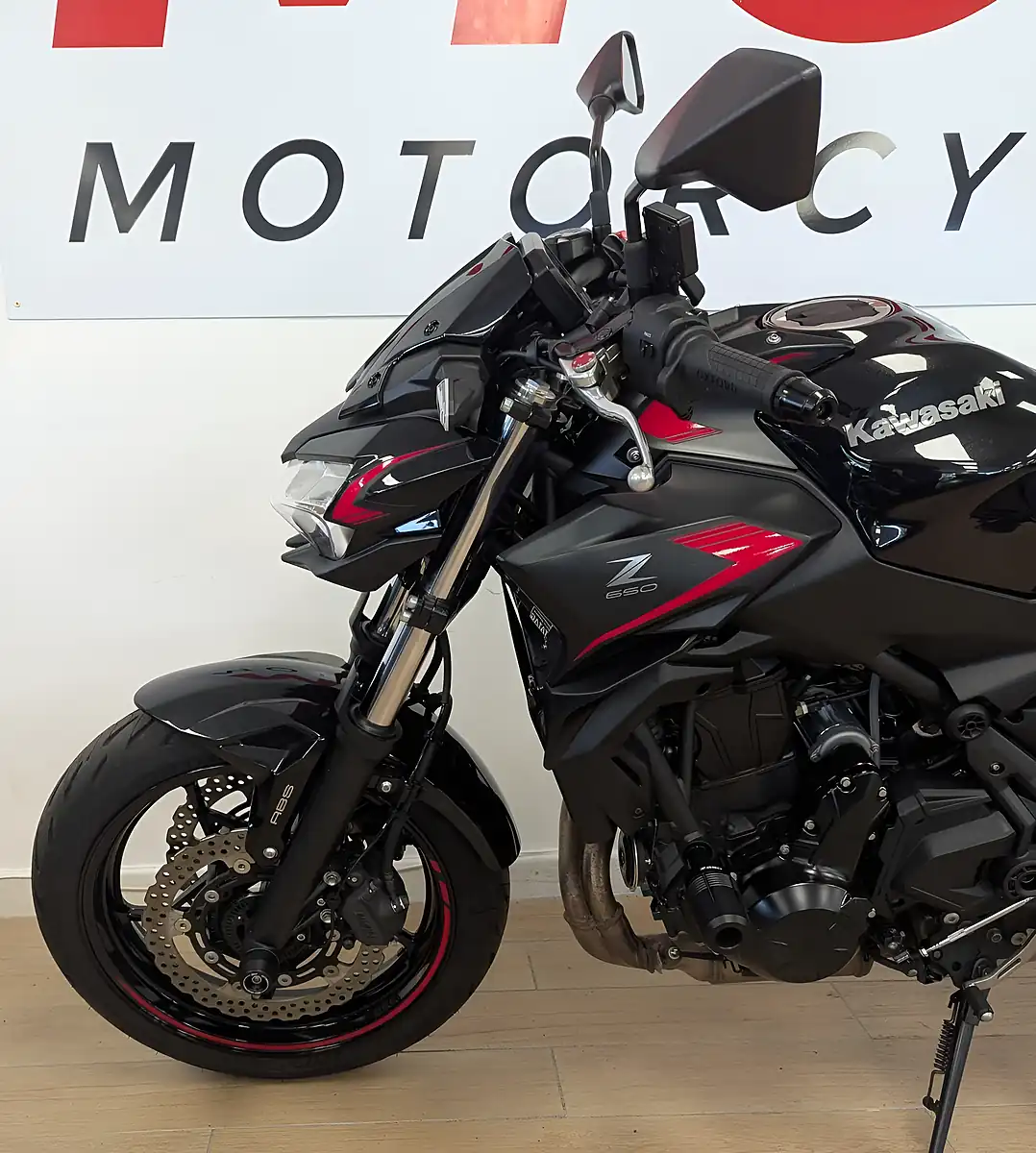 Used 2023 Kawasaki Z650 Supernaked Black - Interior and Exterior details 4