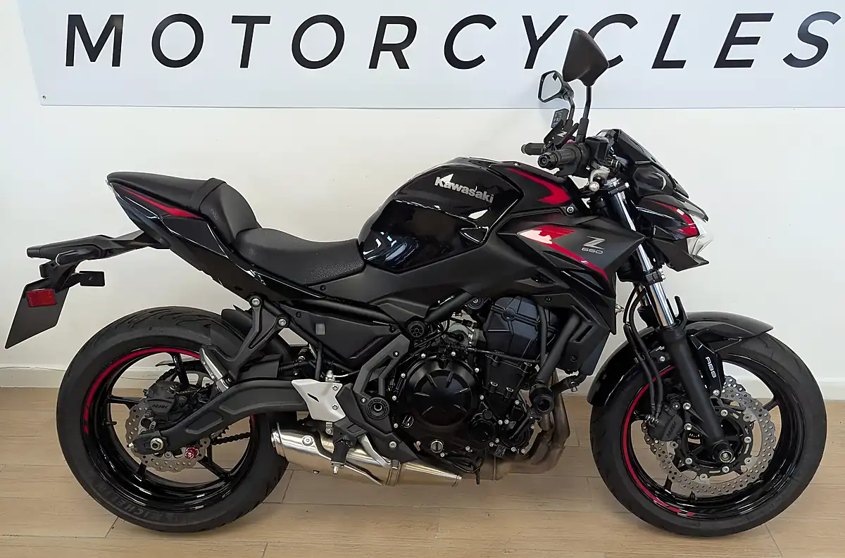 Used 2023 Kawasaki Z650 Supernaked Black - Interior and Exterior details 5