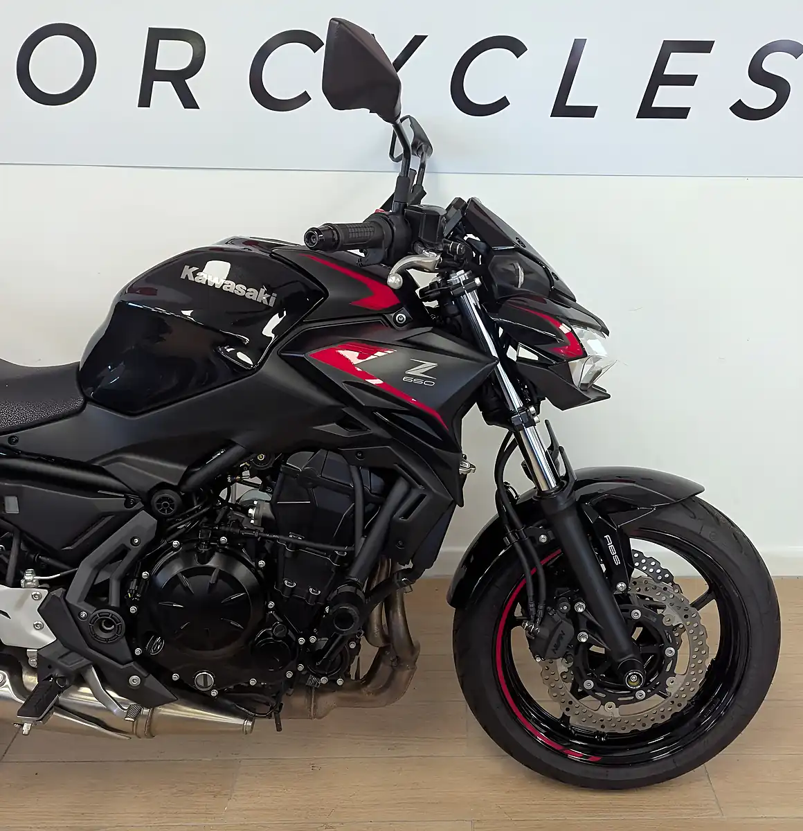 Used 2023 Kawasaki Z650 Supernaked Black - Interior and Exterior details 8