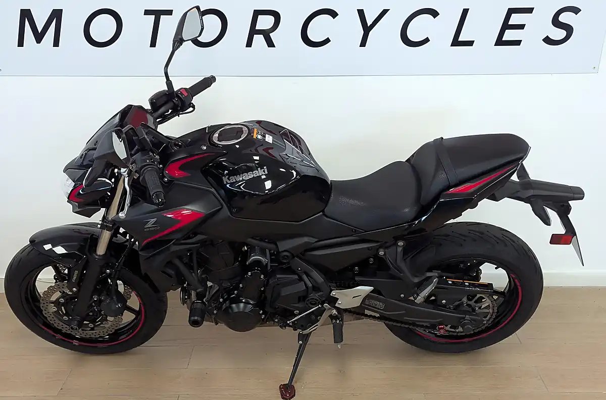 Used 2023 Kawasaki Z650 Supernaked Black - Interior and Exterior details 9