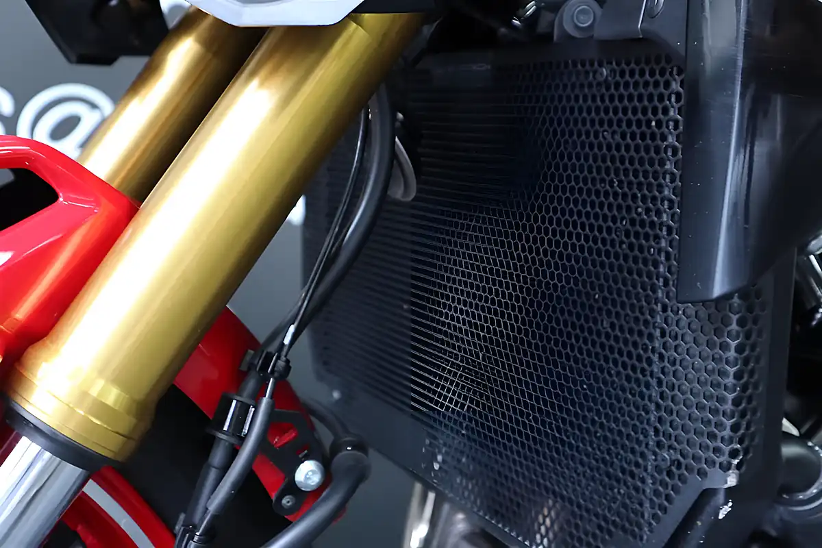 Used 2023 Kawasaki Z900 50th Anniversary Red - Interior and Exterior details 11