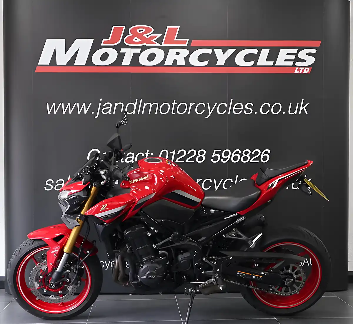 Used 2023 Kawasaki Z900 50th Anniversary Red - Interior and Exterior details 6
