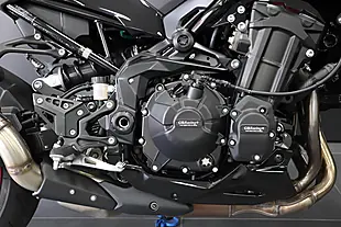 Used 2023 Kawasaki Z900 50th Anniversary Red - Interior and Exterior details 8