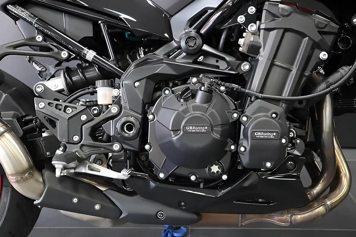Used 2023 Kawasaki Z900 50th Anniversary Red - Interior and Exterior details 8