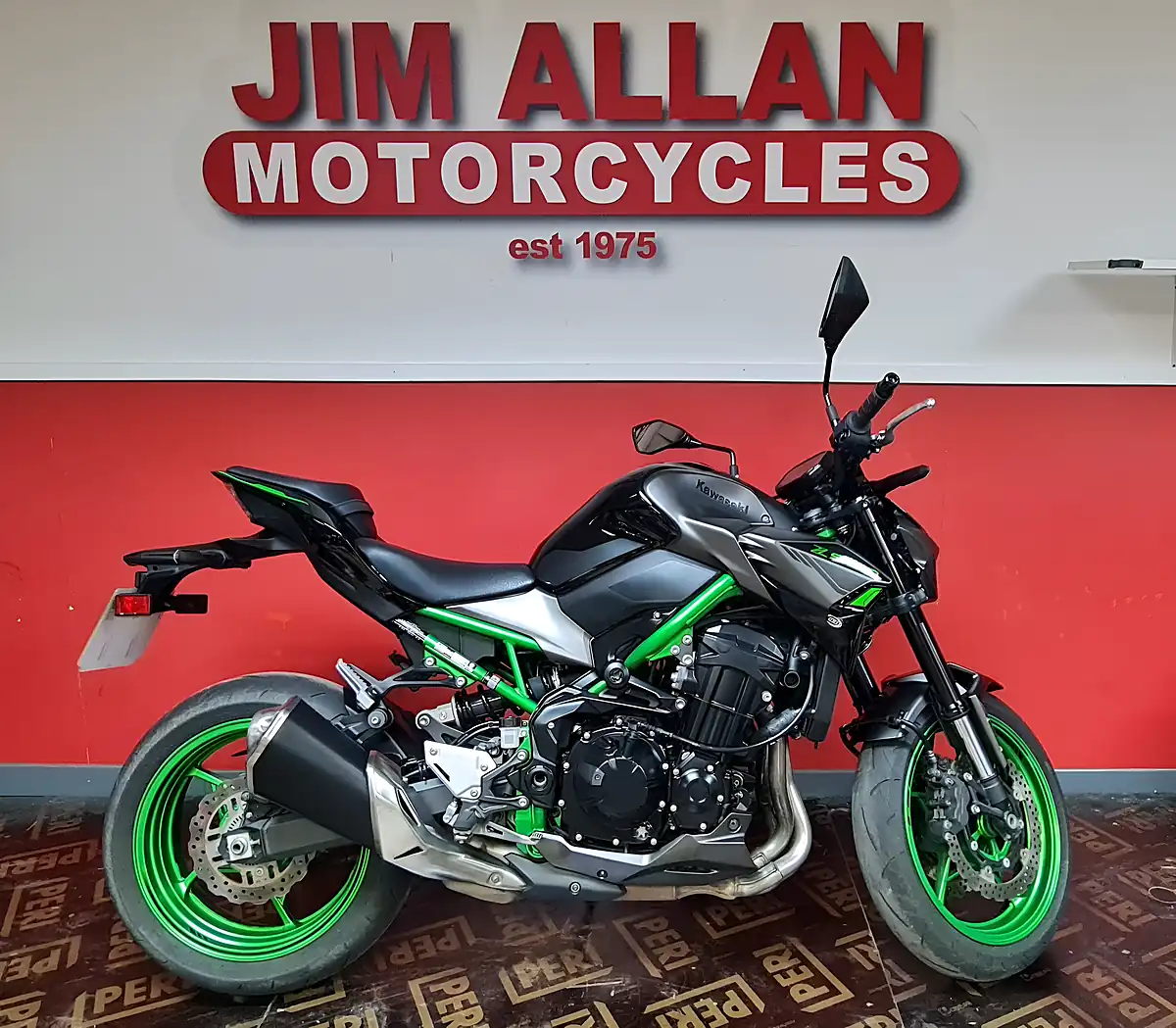 Used 2023 Kawasaki Z900 Green - Front View