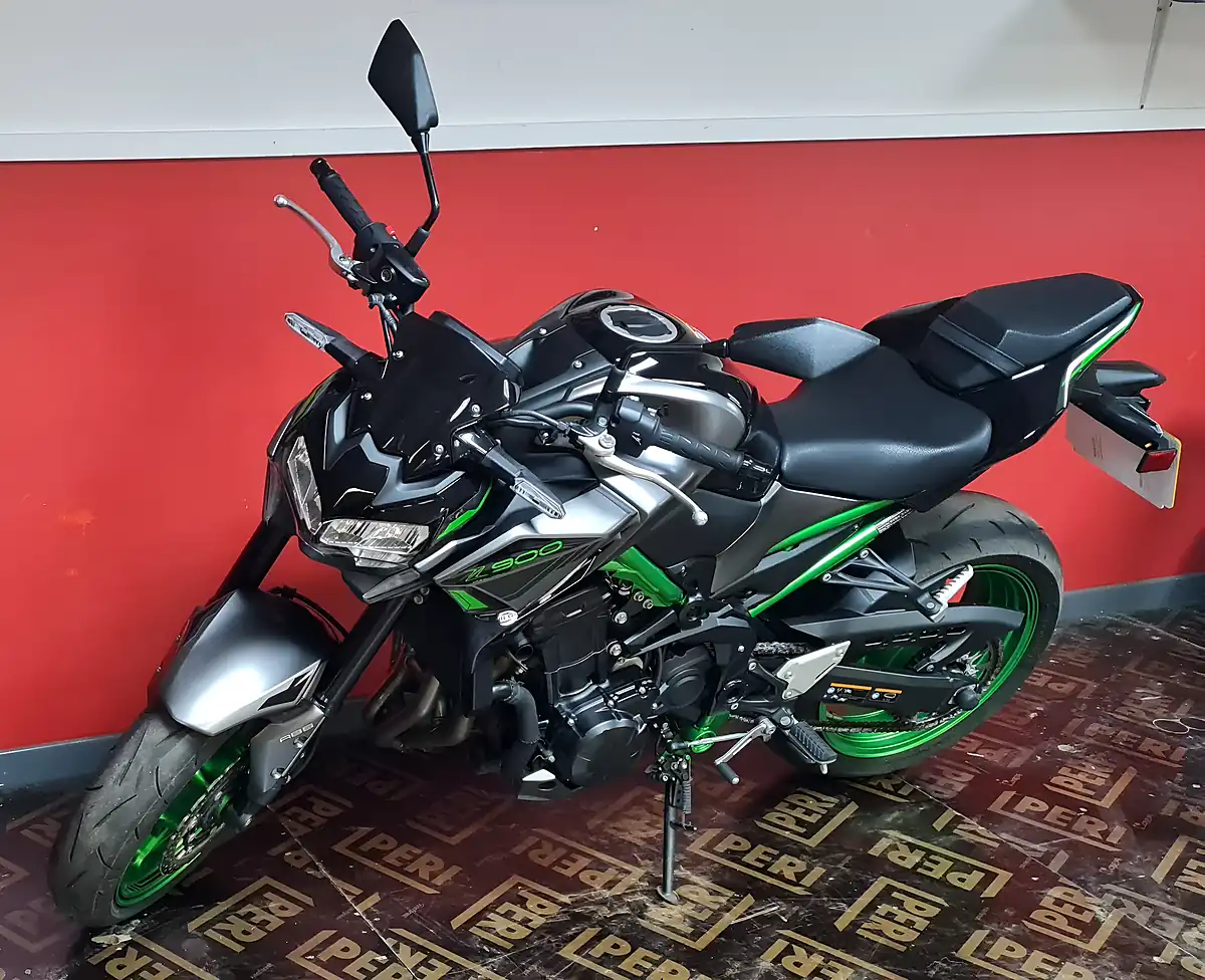 Used 2023 Kawasaki Z900 Green - Interior and Exterior details 10