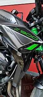 Used 2023 Kawasaki Z900 Green - Interior and Exterior details 11