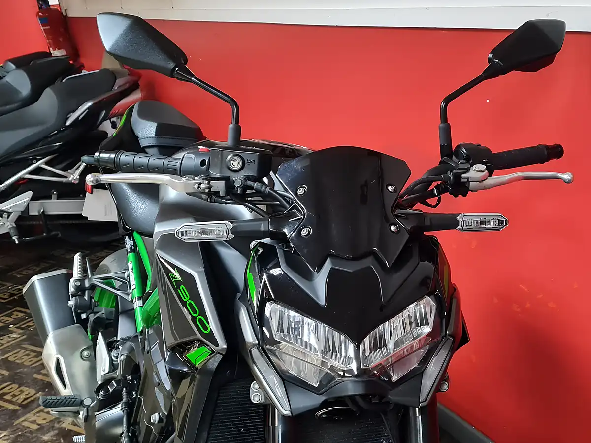 Used 2023 Kawasaki Z900 Green - Interior and Exterior details 17