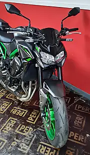 Used 2023 Kawasaki Z900 Green - Interior and Exterior details 18