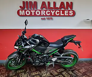 Used 2023 Kawasaki Z900 Green - Interior and Exterior details 2