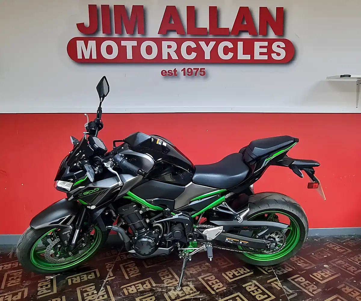 Used 2023 Kawasaki Z900 Green - Interior and Exterior details 2