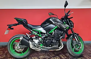 Used 2023 Kawasaki Z900 Green - Interior and Exterior details 3