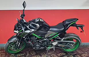 Used 2023 Kawasaki Z900 Green - Interior and Exterior details 4
